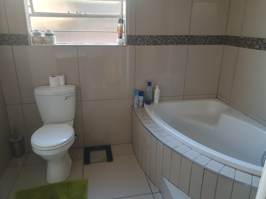 To Let 3 Bedroom Property for Rent in Beyers Park Gauteng