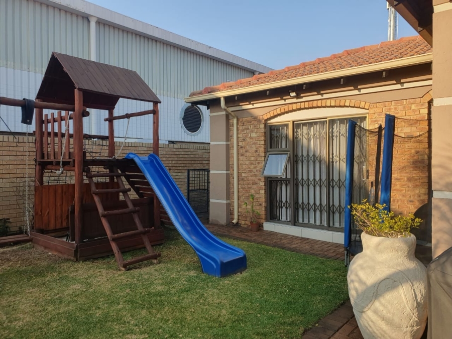 To Let 3 Bedroom Property for Rent in Beyers Park Gauteng