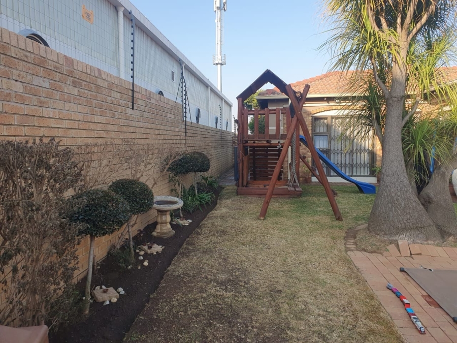 To Let 3 Bedroom Property for Rent in Beyers Park Gauteng