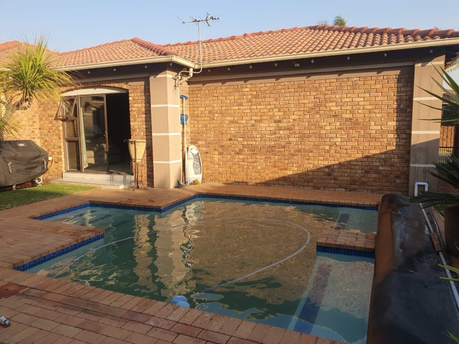 To Let 3 Bedroom Property for Rent in Beyers Park Gauteng