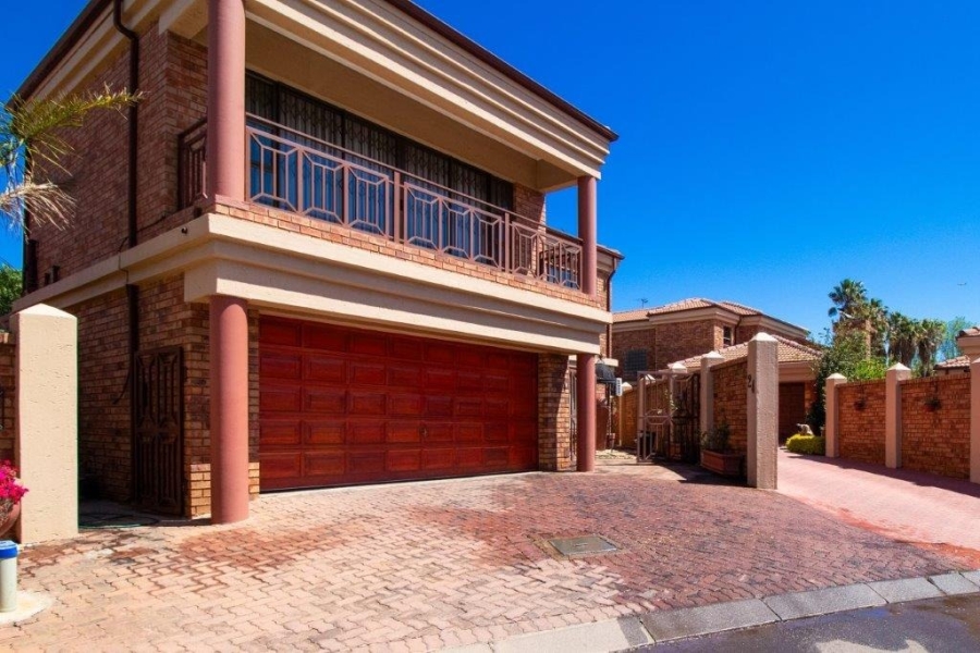 5 Bedroom Property for Sale in Bardene Gauteng