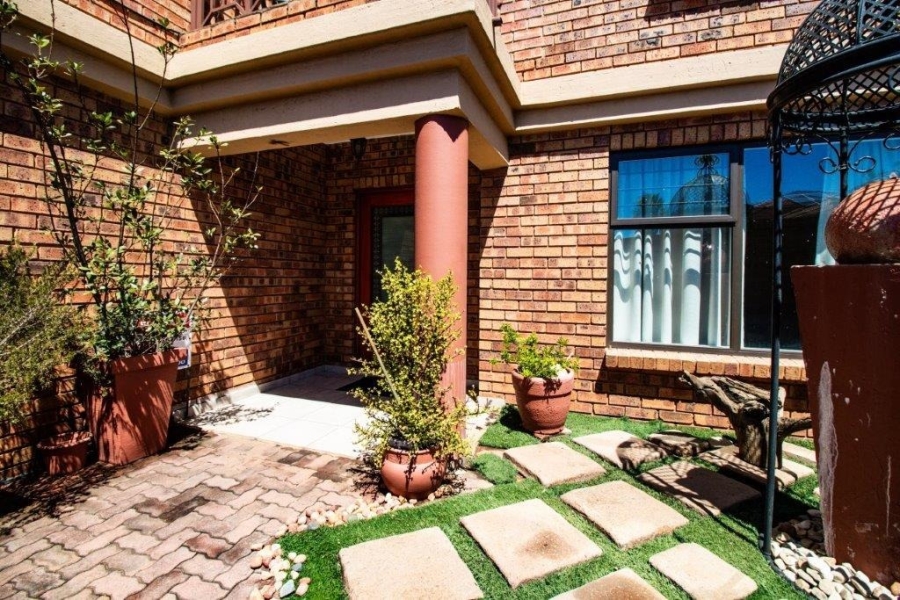 5 Bedroom Property for Sale in Bardene Gauteng