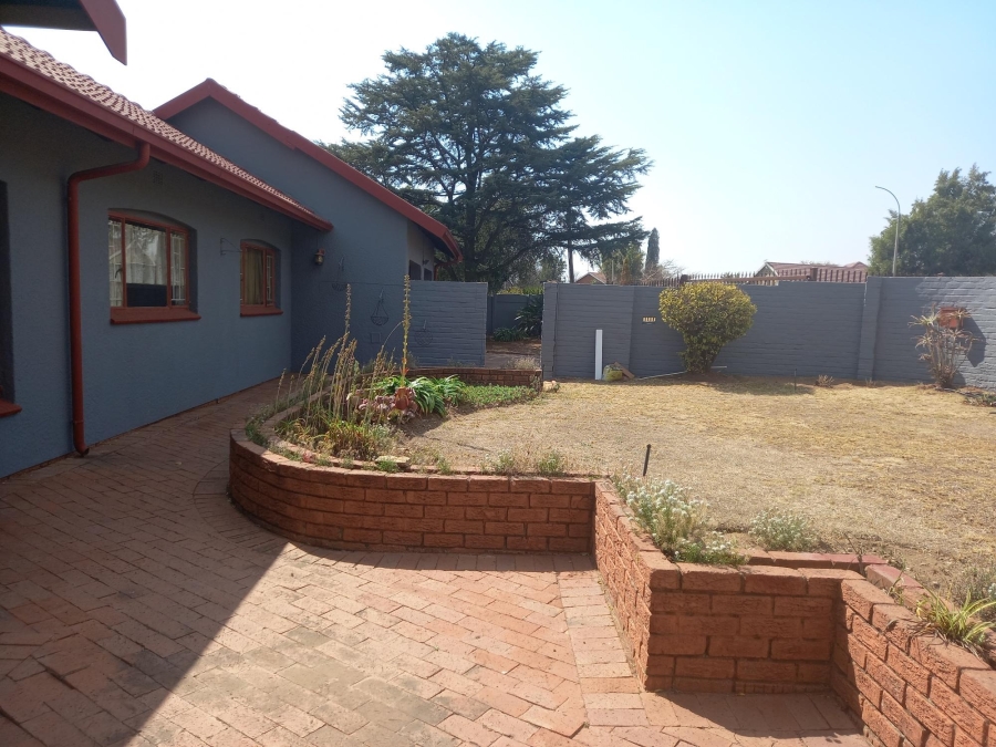 4 Bedroom Property for Sale in Birchleigh North Gauteng