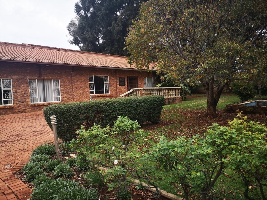 7 Bedroom Property for Sale in Bredell Gauteng