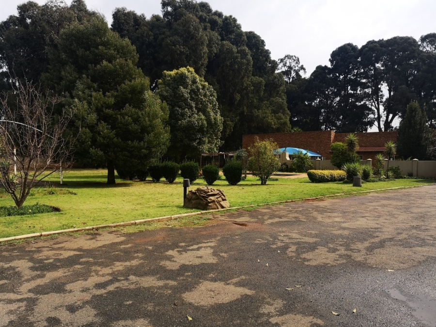 7 Bedroom Property for Sale in Bredell Gauteng