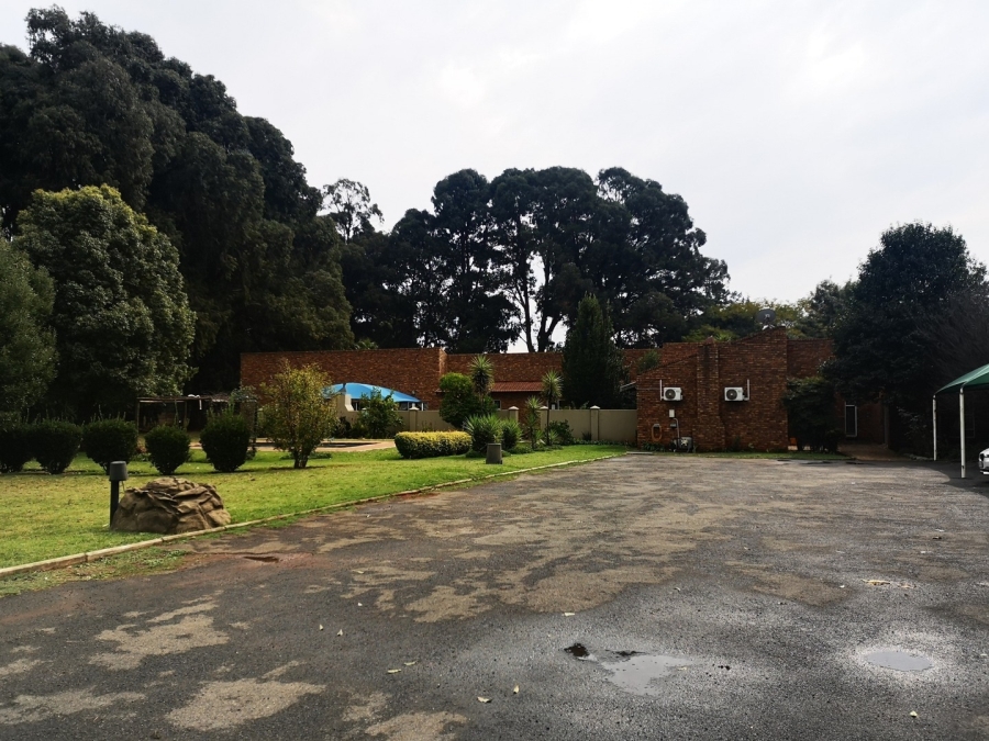 7 Bedroom Property for Sale in Bredell Gauteng