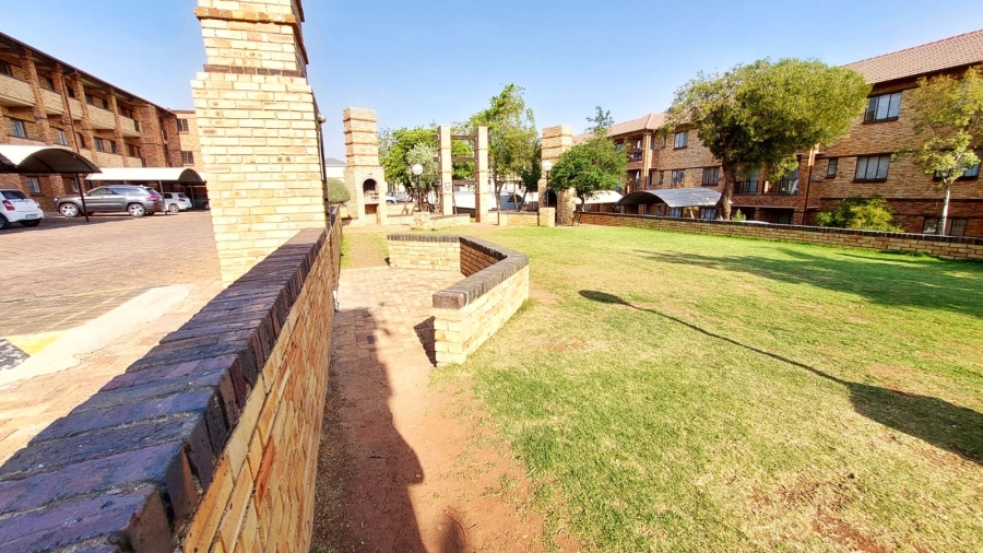 1 Bedroom Property for Sale in Halfway Gardens Gauteng