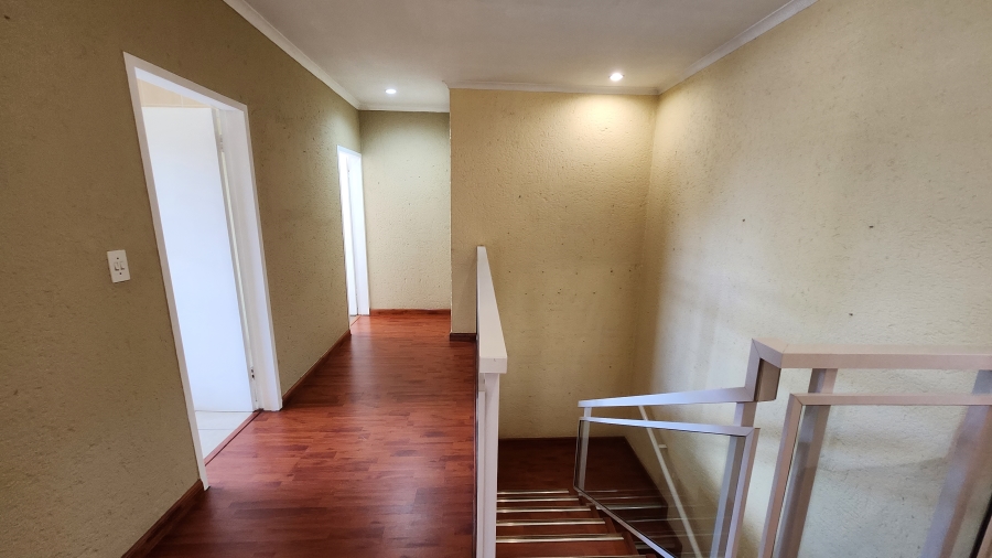 4 Bedroom Property for Sale in Eldoraigne Gauteng