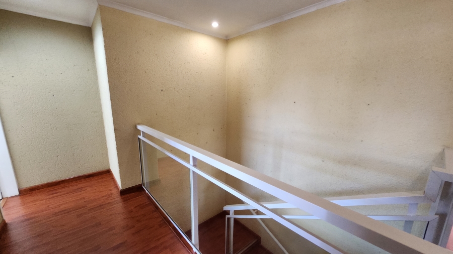 4 Bedroom Property for Sale in Eldoraigne Gauteng