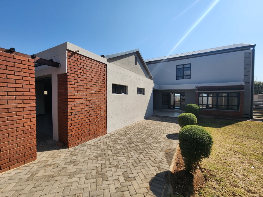 4 Bedroom Property for Sale in Copperleaf Estate Gauteng