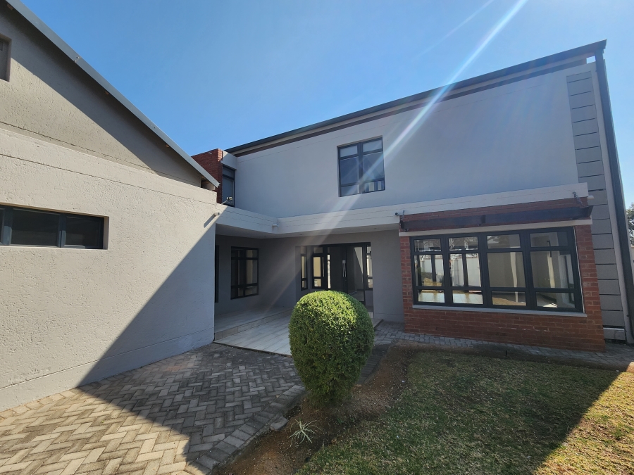 4 Bedroom Property for Sale in Copperleaf Estate Gauteng