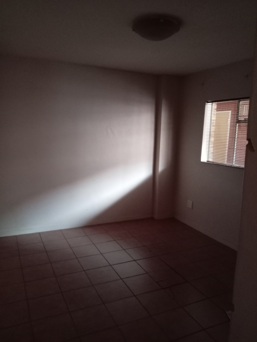 2 Bedroom Property for Sale in Die Hoewes Gauteng