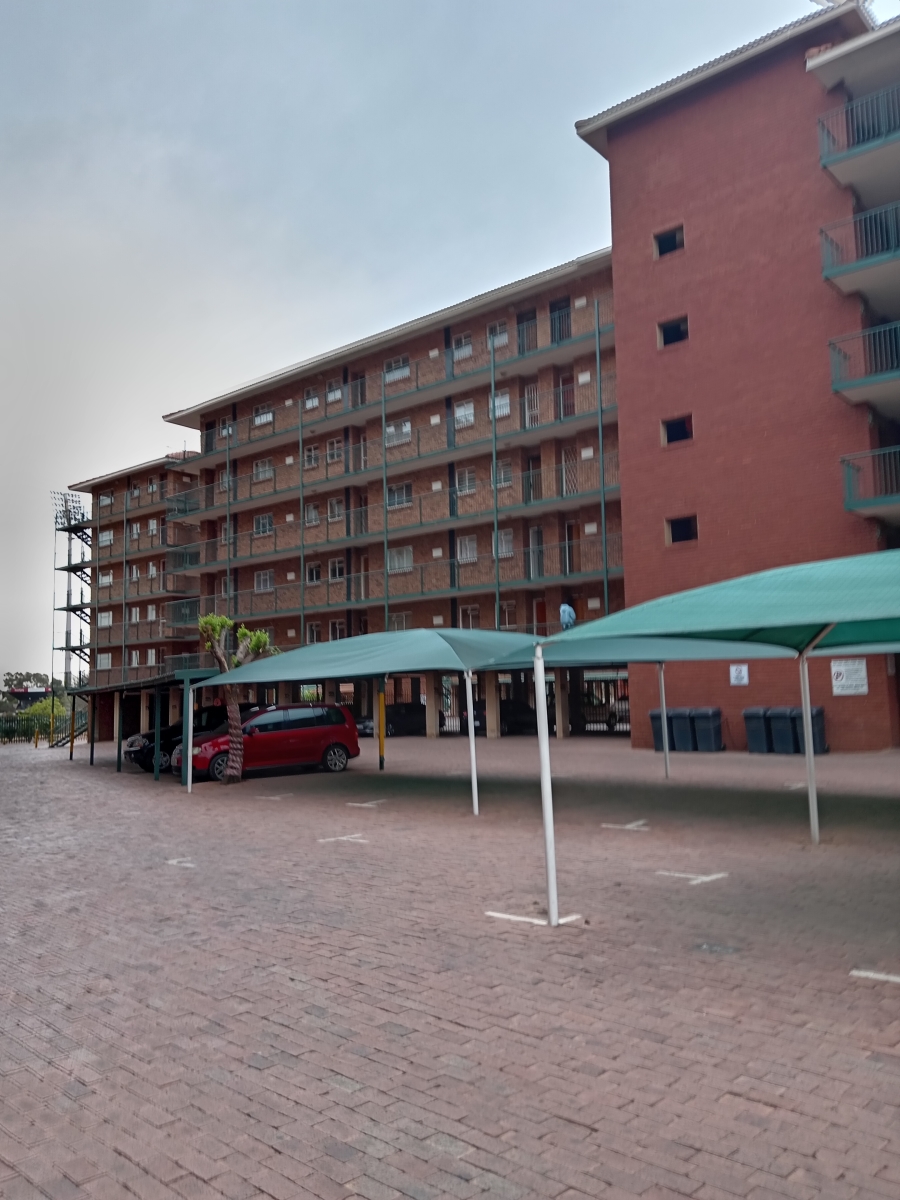 2 Bedroom Property for Sale in Die Hoewes Gauteng