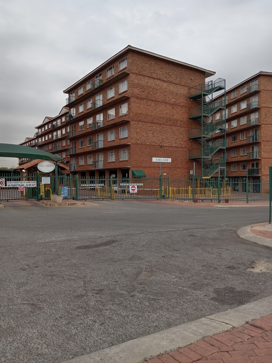 2 Bedroom Property for Sale in Die Hoewes Gauteng