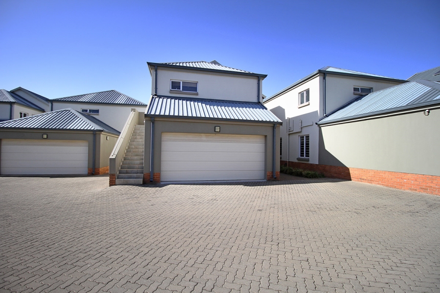 4 Bedroom Property for Sale in Broadacres Gauteng