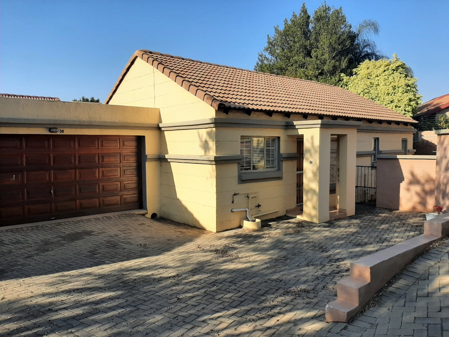 2 Bedroom Property for Sale in Faerie Glen Gauteng