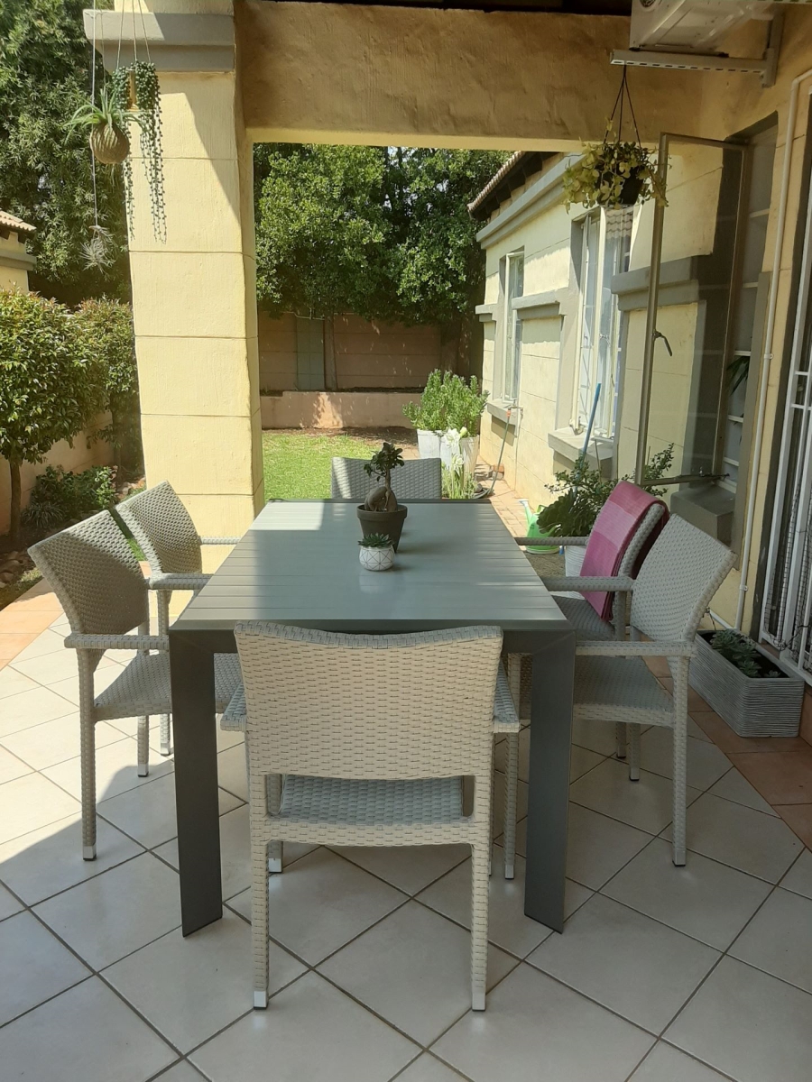 2 Bedroom Property for Sale in Faerie Glen Gauteng