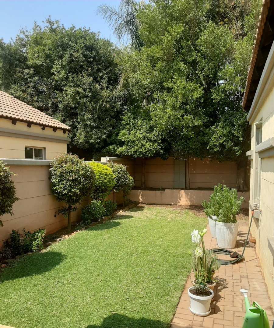 2 Bedroom Property for Sale in Faerie Glen Gauteng