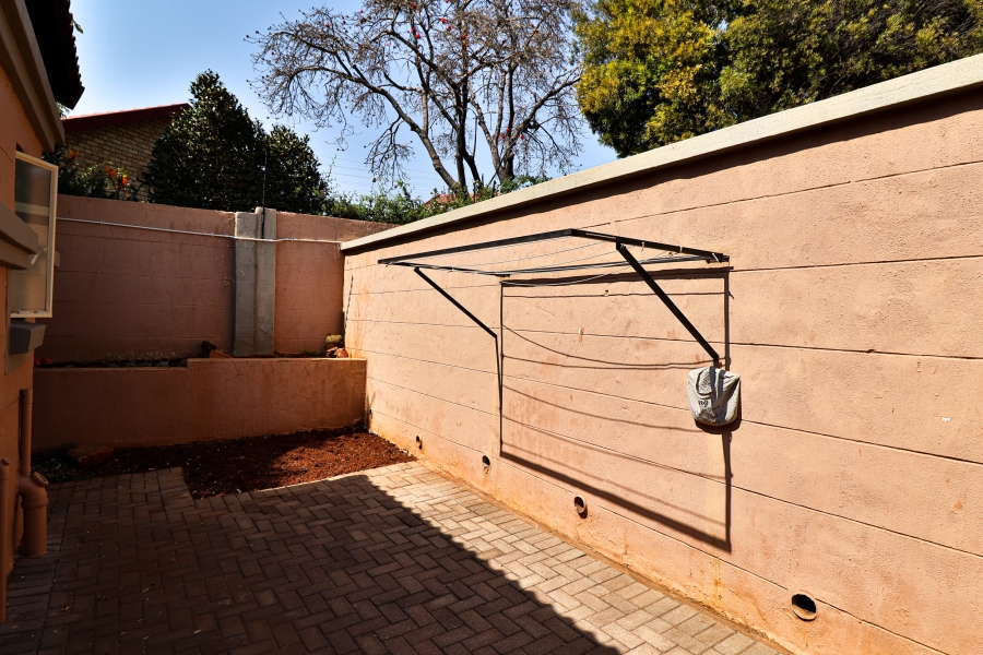 2 Bedroom Property for Sale in Faerie Glen Gauteng