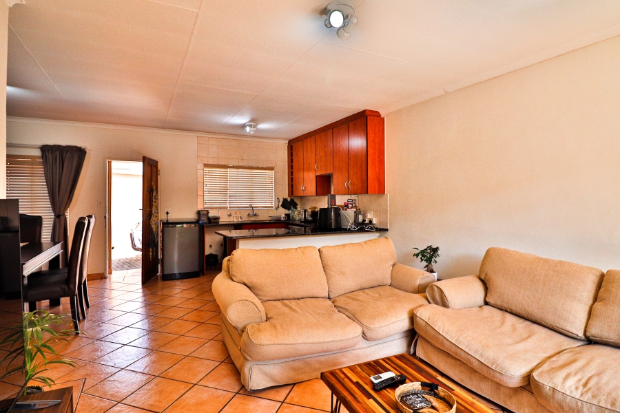 2 Bedroom Property for Sale in Faerie Glen Gauteng