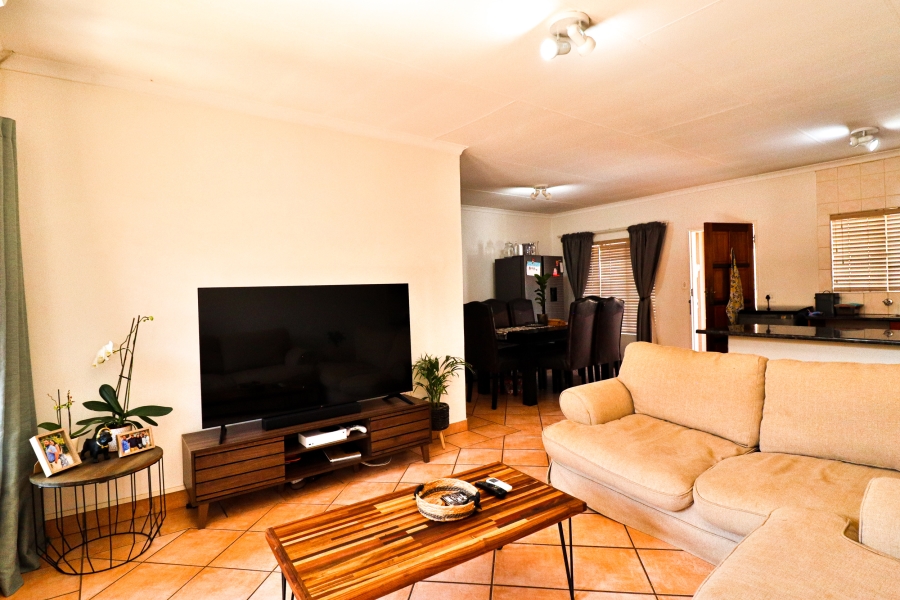 2 Bedroom Property for Sale in Faerie Glen Gauteng