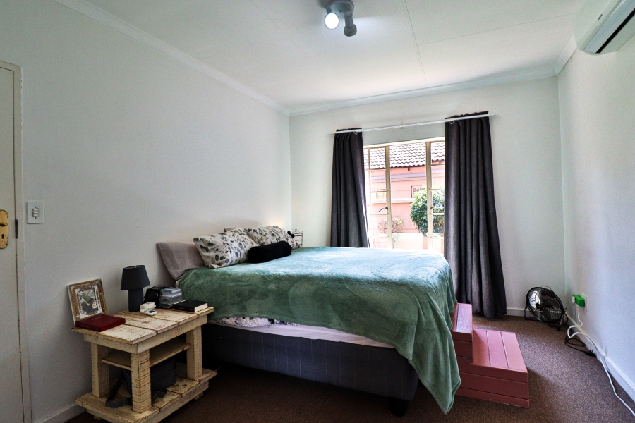 2 Bedroom Property for Sale in Faerie Glen Gauteng