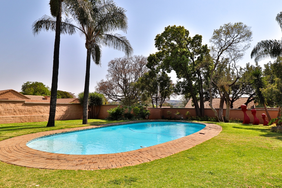 2 Bedroom Property for Sale in Faerie Glen Gauteng