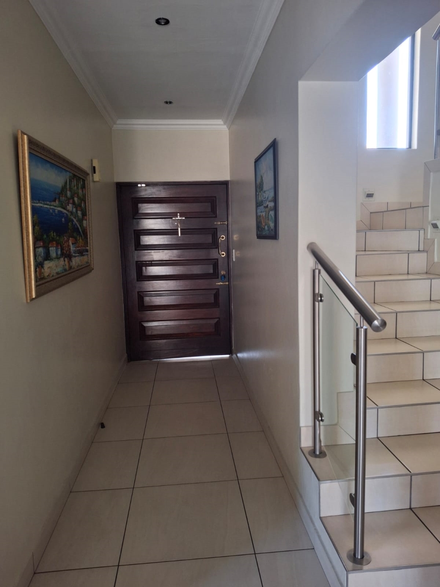 3 Bedroom Property for Sale in Sonneveld Gauteng