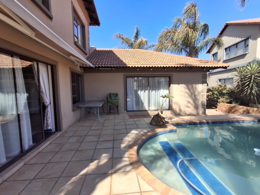 3 Bedroom Property for Sale in Sonneveld Gauteng