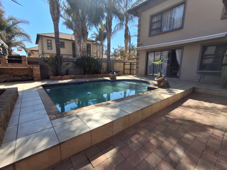 3 Bedroom Property for Sale in Sonneveld Gauteng