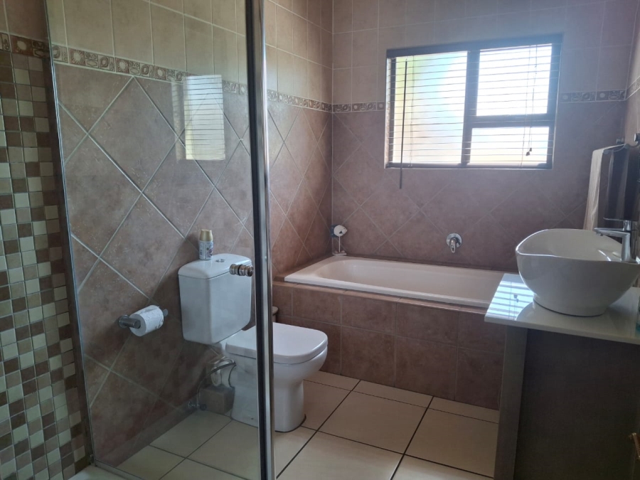 3 Bedroom Property for Sale in Sonneveld Gauteng