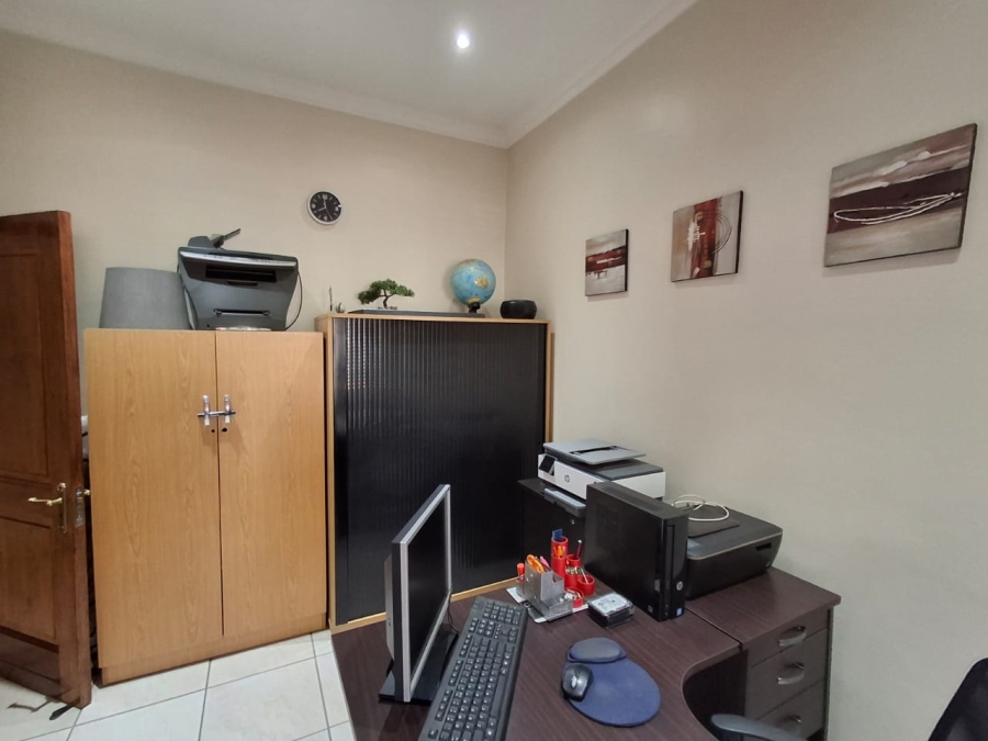 3 Bedroom Property for Sale in Sonneveld Gauteng