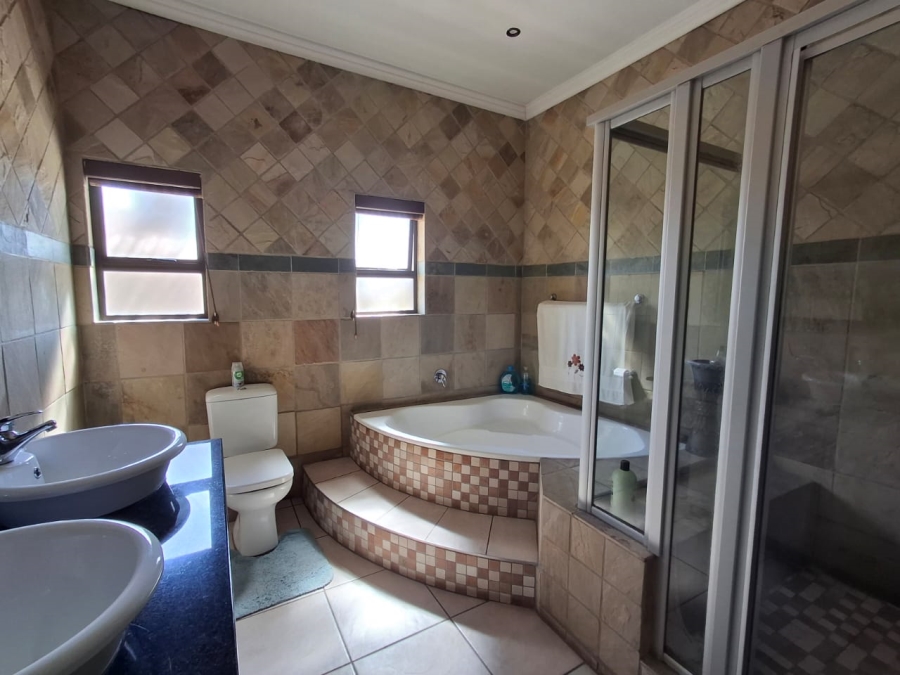 3 Bedroom Property for Sale in Sonneveld Gauteng