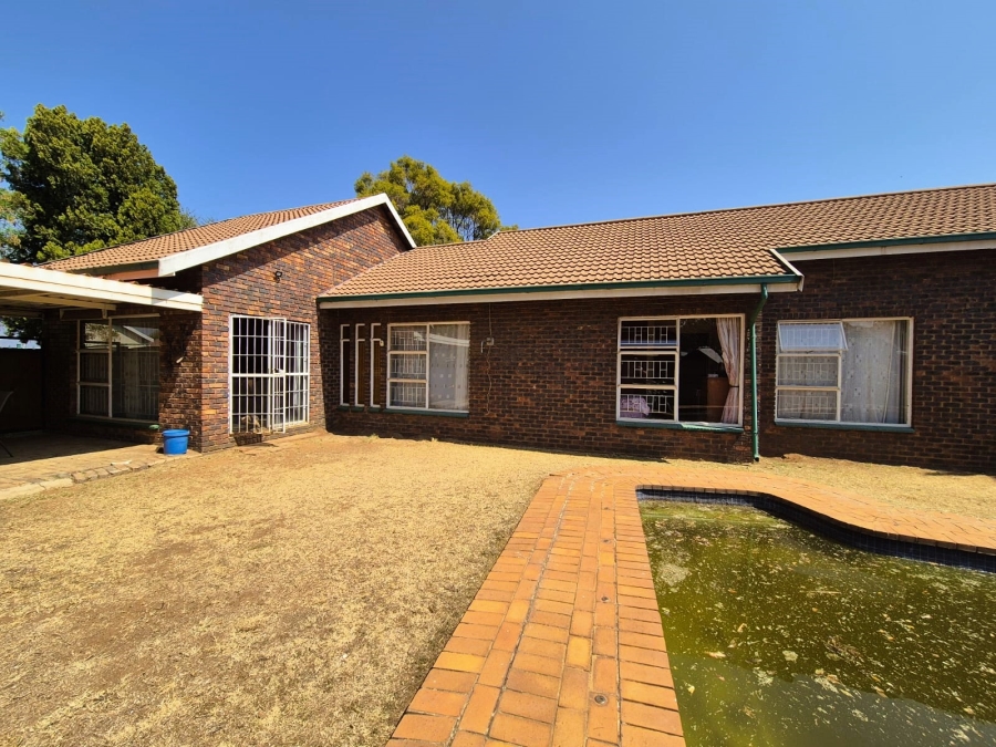 4 Bedroom Property for Sale in Falcon Ridge Gauteng