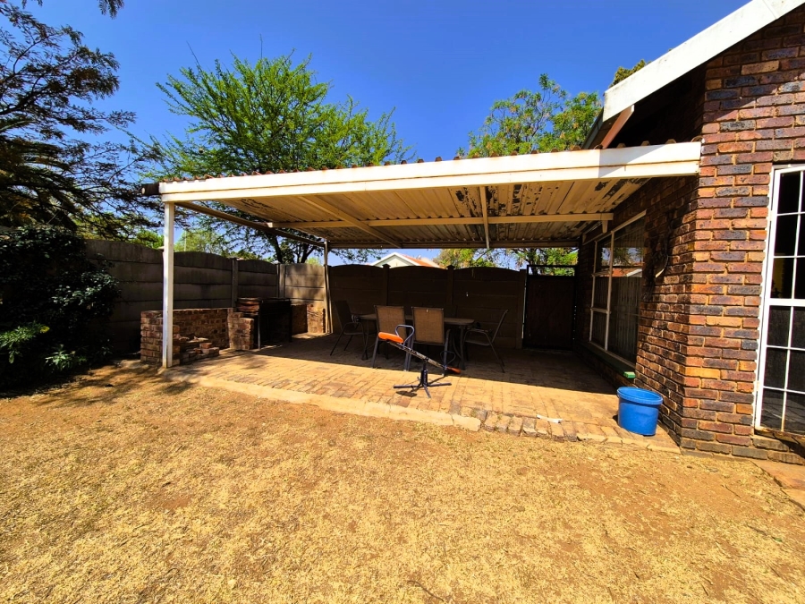 4 Bedroom Property for Sale in Falcon Ridge Gauteng