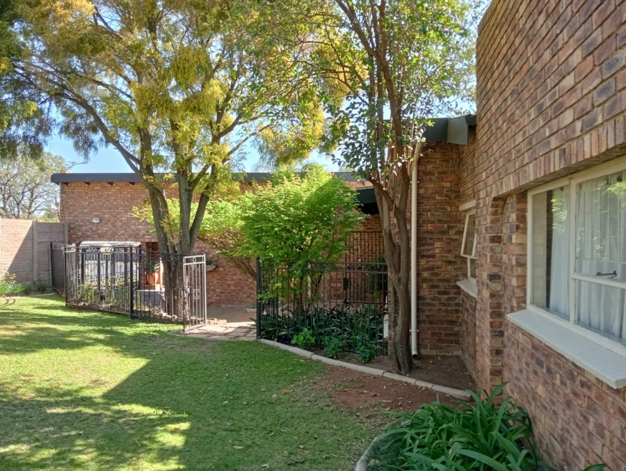 3 Bedroom Property for Sale in Glen Marais Gauteng