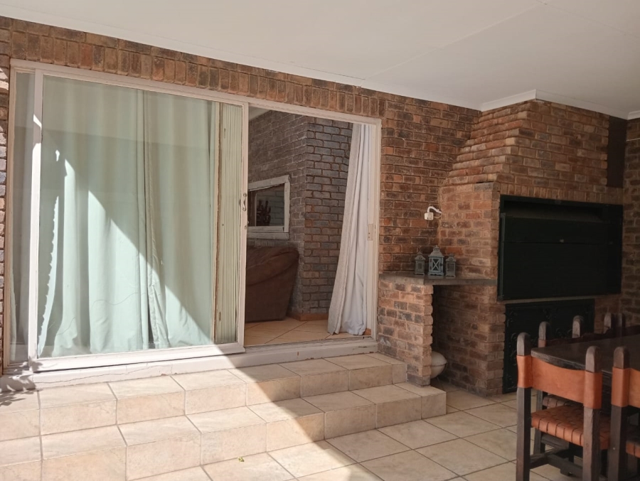 3 Bedroom Property for Sale in Glen Marais Gauteng