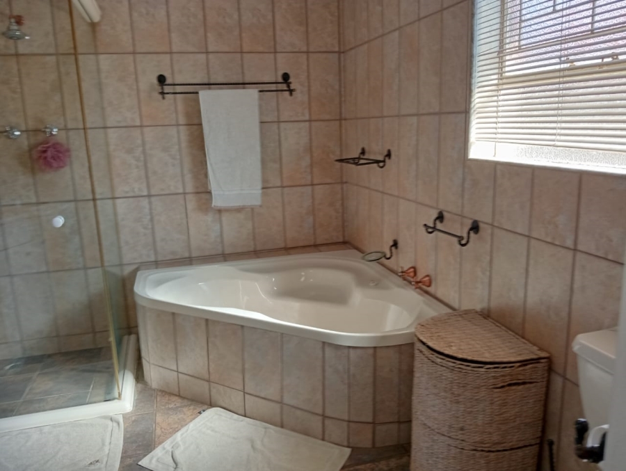 3 Bedroom Property for Sale in Glen Marais Gauteng