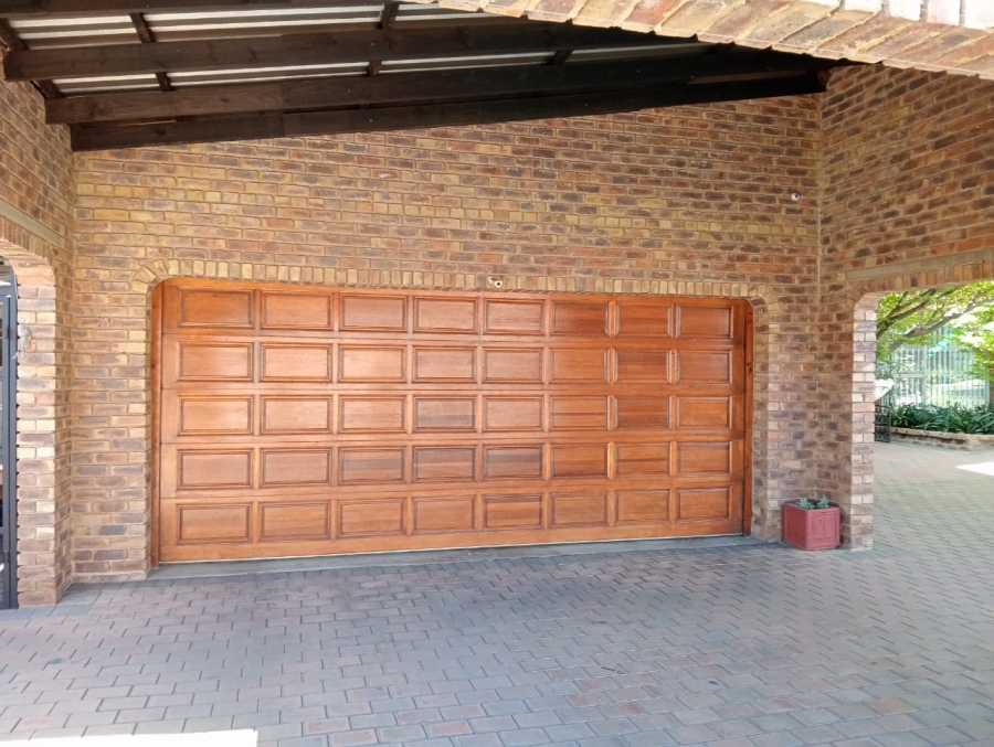 3 Bedroom Property for Sale in Glen Marais Gauteng