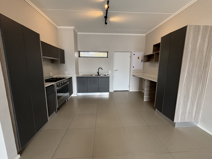 To Let 2 Bedroom Property for Rent in Bryanston Gauteng