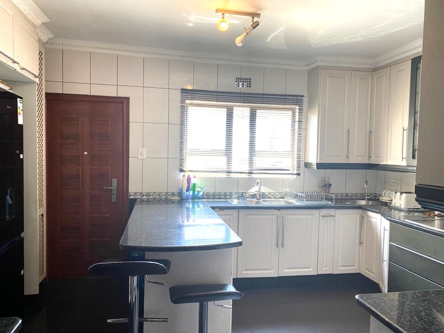 5 Bedroom Property for Sale in Spruit View Gauteng