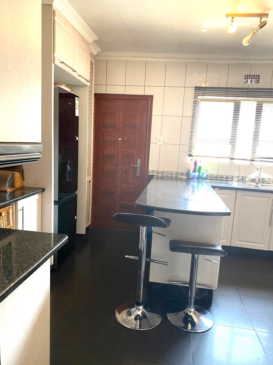 5 Bedroom Property for Sale in Spruit View Gauteng