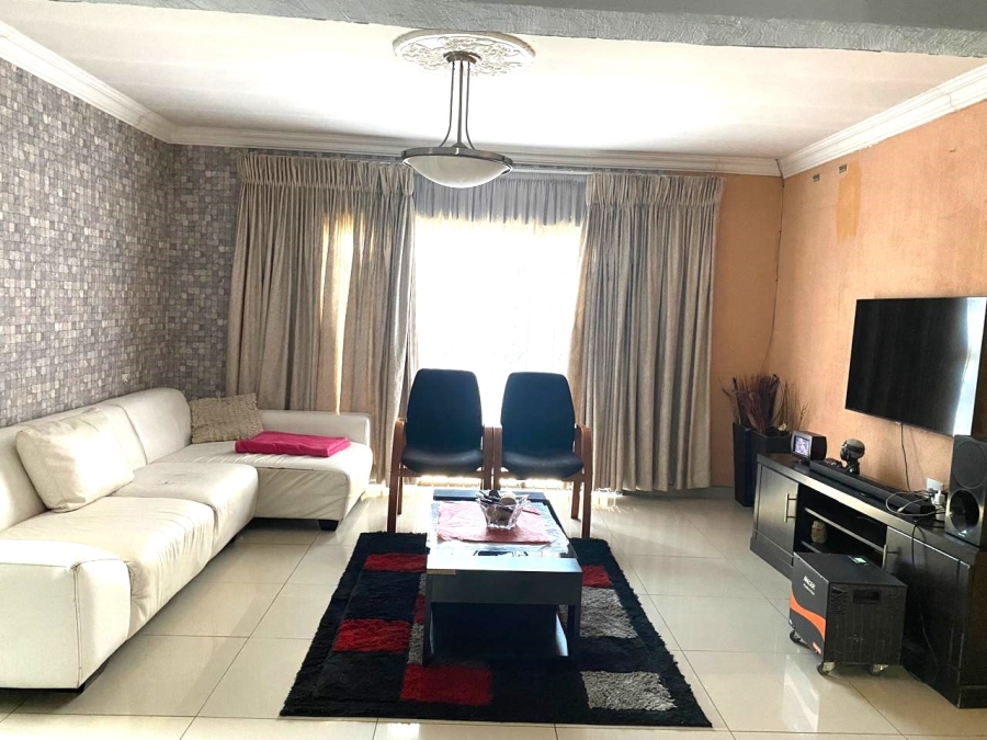 5 Bedroom Property for Sale in Spruit View Gauteng