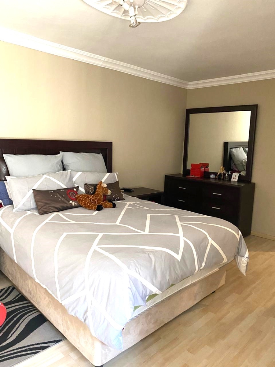 5 Bedroom Property for Sale in Spruit View Gauteng