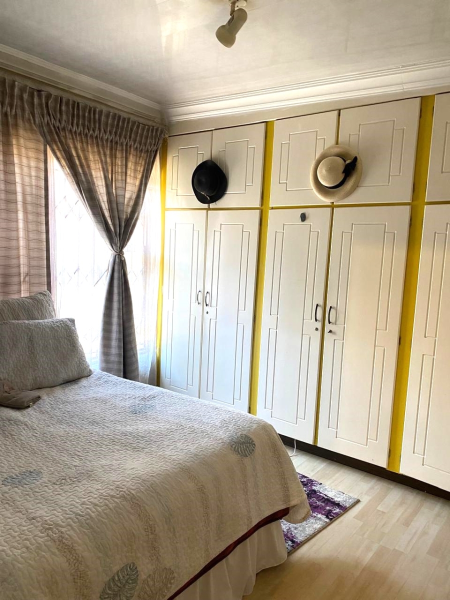 5 Bedroom Property for Sale in Spruit View Gauteng