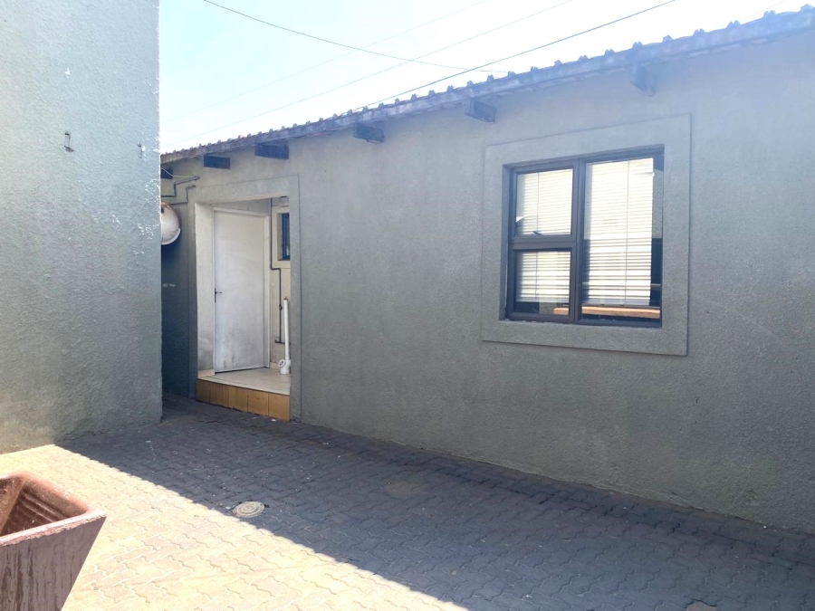 5 Bedroom Property for Sale in Spruit View Gauteng