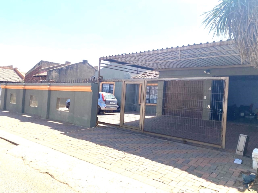 5 Bedroom Property for Sale in Spruit View Gauteng