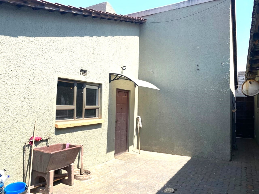 5 Bedroom Property for Sale in Spruit View Gauteng