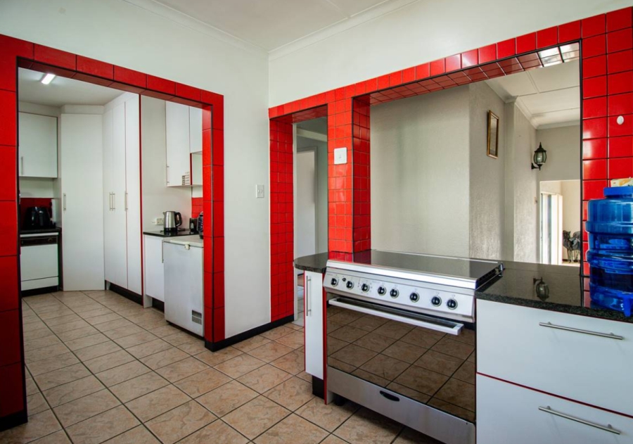 4 Bedroom Property for Sale in Mondeor Gauteng