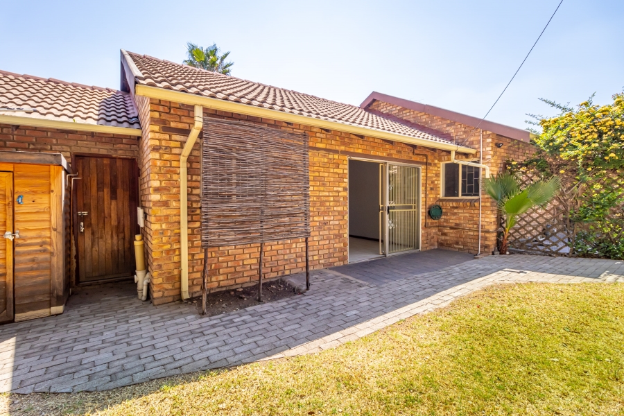 5 Bedroom Property for Sale in The Reeds Gauteng